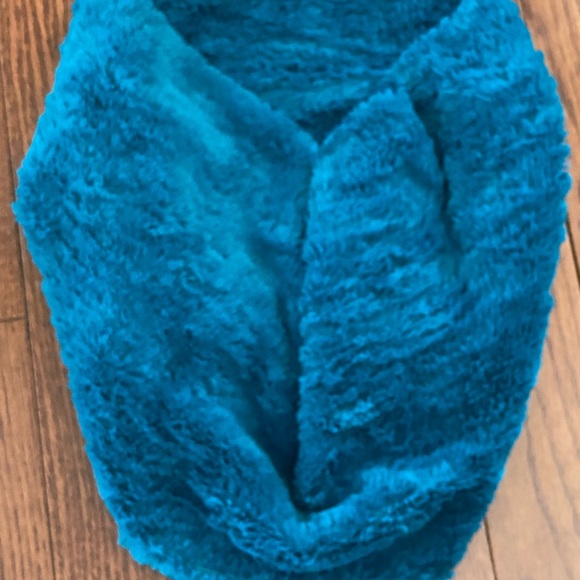 🔥This weeks sale! 
Winter scarf - Picture 2 of 3